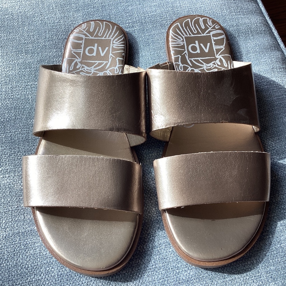 Gold DV Slides - size 7 1/2